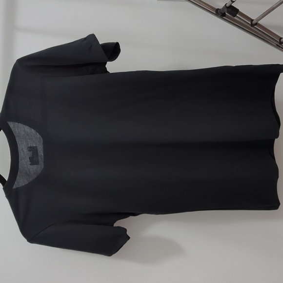 Under Armour Workout Tshirt - Picture 2 of 2